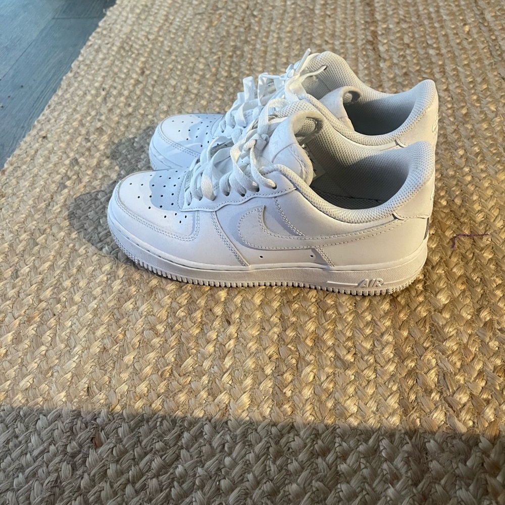 Nike White Air Force 1 Sneakers Timeless Design